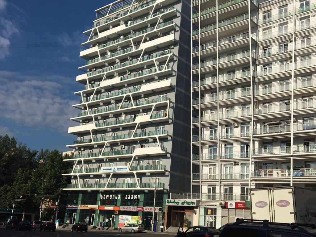 City Center Appartment At The Zhvania Square Tbilisi Zewnętrze zdjęcie